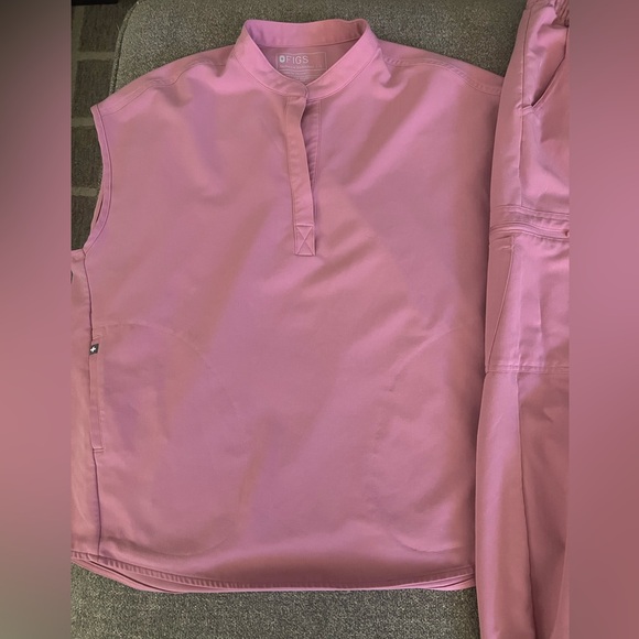 Figs chalk pink Top and Jogger set top size Large bottoms size XL petite - Picture 2 of 5
